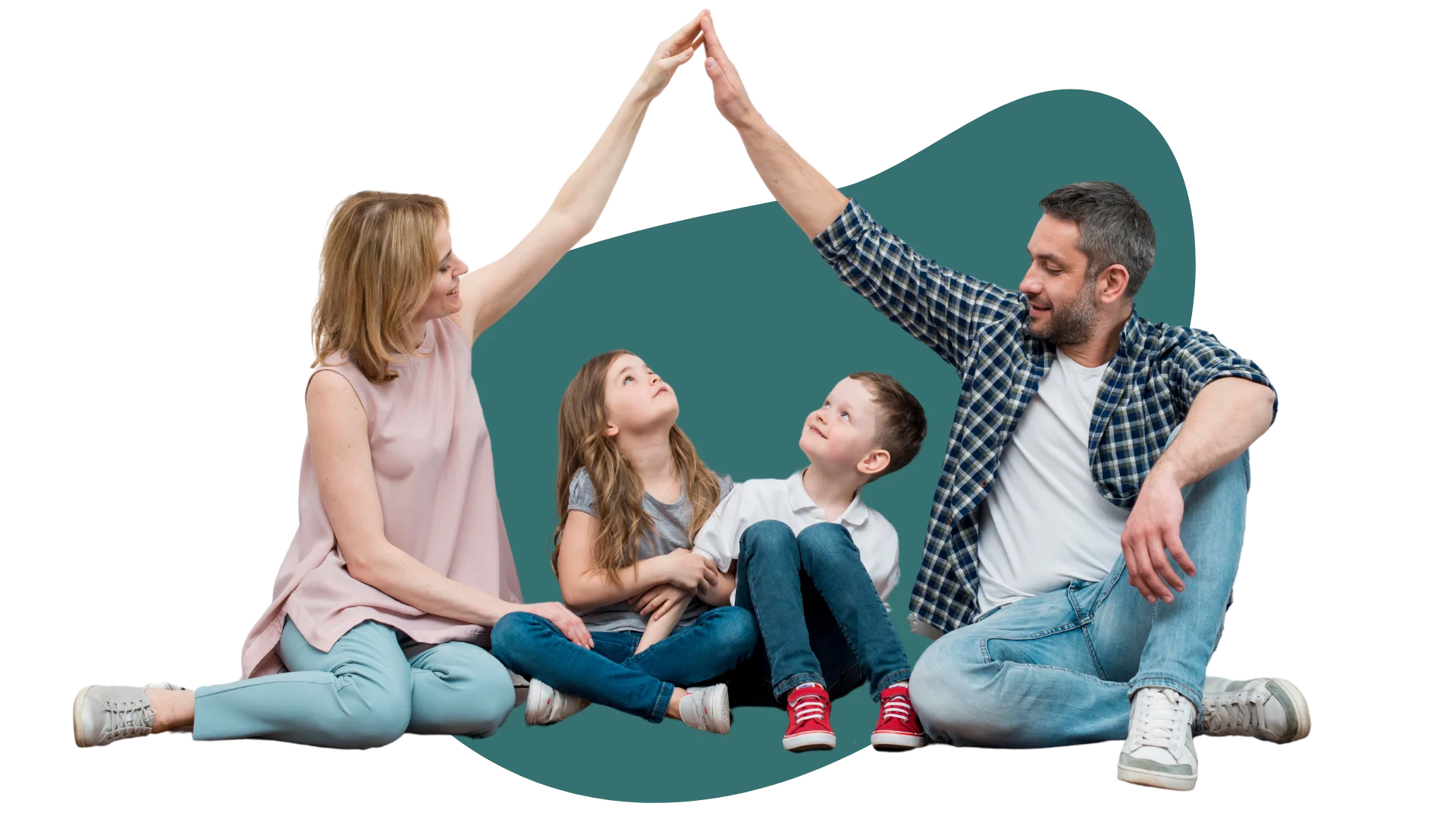 Famille heureuse dans leur maison